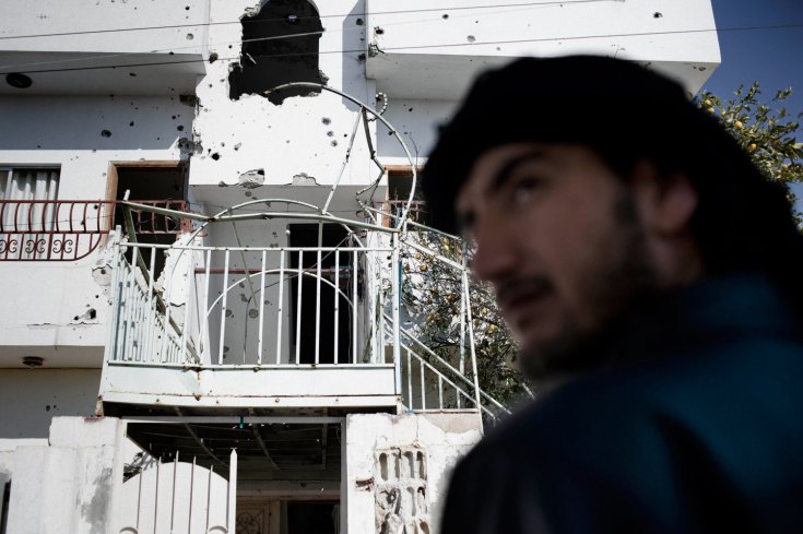 منزل مهدم في قصف لمدرعات الجيس السوري في بلدة القصير 25 كانون الثاني/يناير 2012